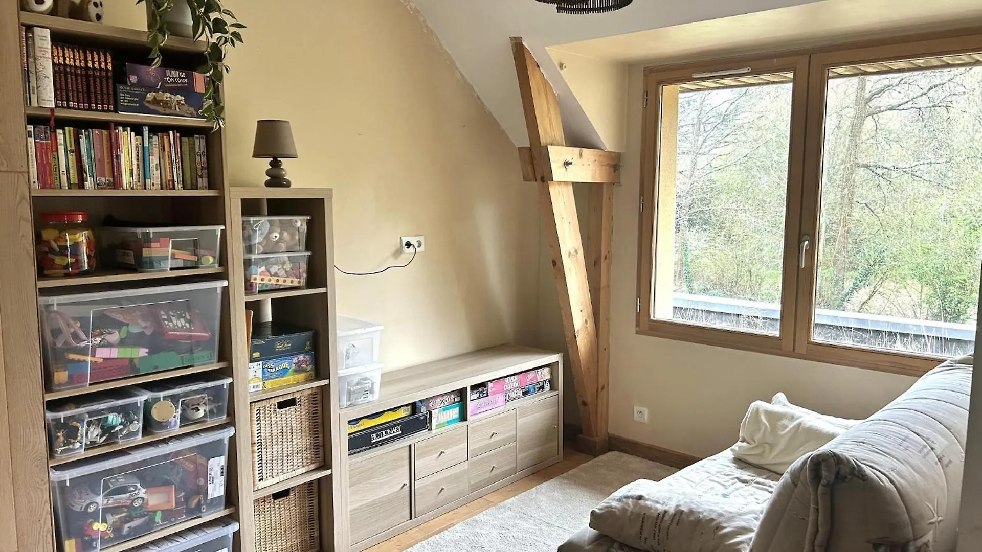 5 Bedroom, 2 Bathroom House Surzur 0*,  프랑스