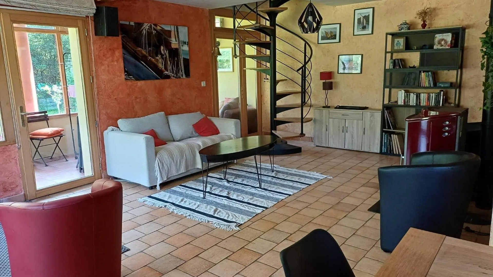 5 Bedroom, 2 Bathroom House Surzur 프랑스