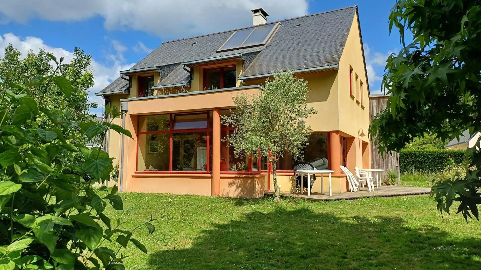 5 Bedroom, 2 Bathroom House Surzur